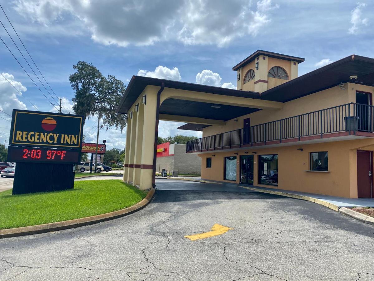 Regency Inn Fern Park Exterior photo